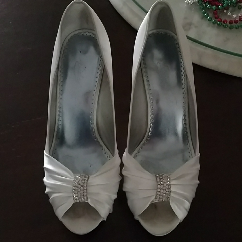 Size 7.5 satin white heels. Heel 4" high.